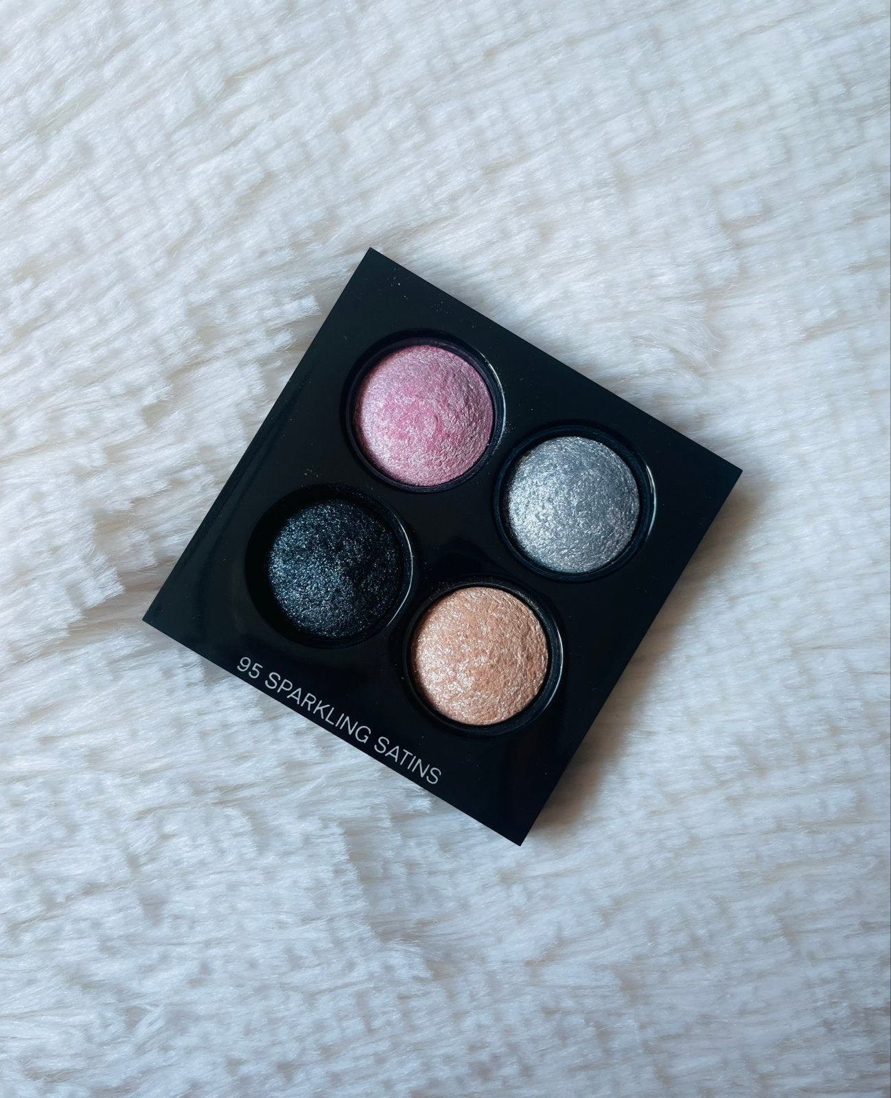 Chanel Les 4 Ombres Oogschaduw 95 Sparkling Satins, Sieraden, Tassen en Uiterlijk, Nieuw, Ophalen of Verzenden, Make-up, Overige kleuren