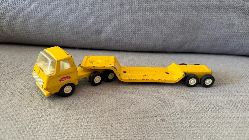 Vintage Tonka Truck met Oplegger - Geel Speelgoedvoertuig, Verzamelen, Speelgoed, Ophalen of Verzenden, Gebruikt
