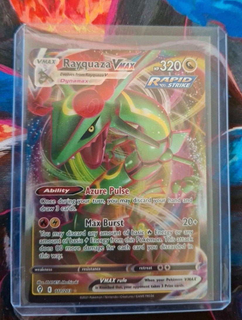 Rayquaza VMAX 111/203, Ophalen of Verzenden, Zo goed als nieuw, Losse kaart
