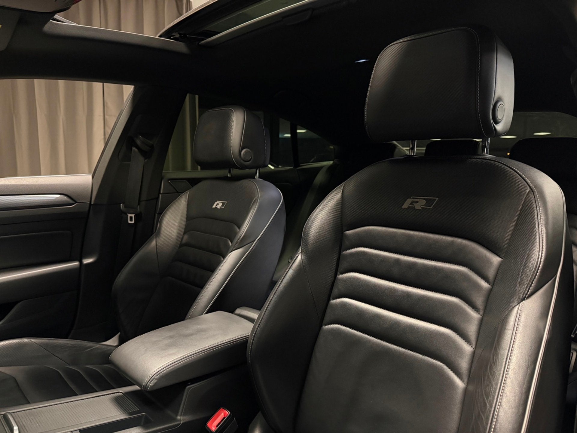 Volkswagen ARTEON 1.5 TSI DSG VOLLEDIG R-LINE UITGEVOERD|MEM, Auto's, Dealer onderhouden, Arteon, 4 cilinders, 150 pk