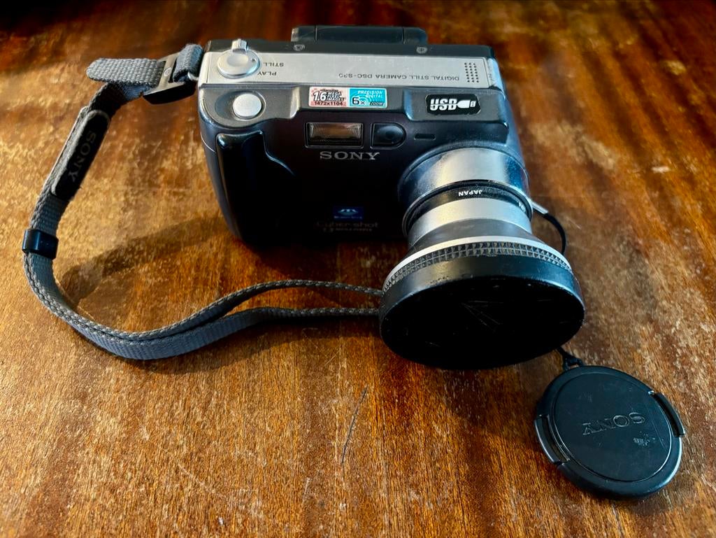 Sony Cyber-shot DSC-S70 Digitale Camera + macro-lens, Gebruikt, Compact, Ophalen of Verzenden, 4 t/m 7 keer