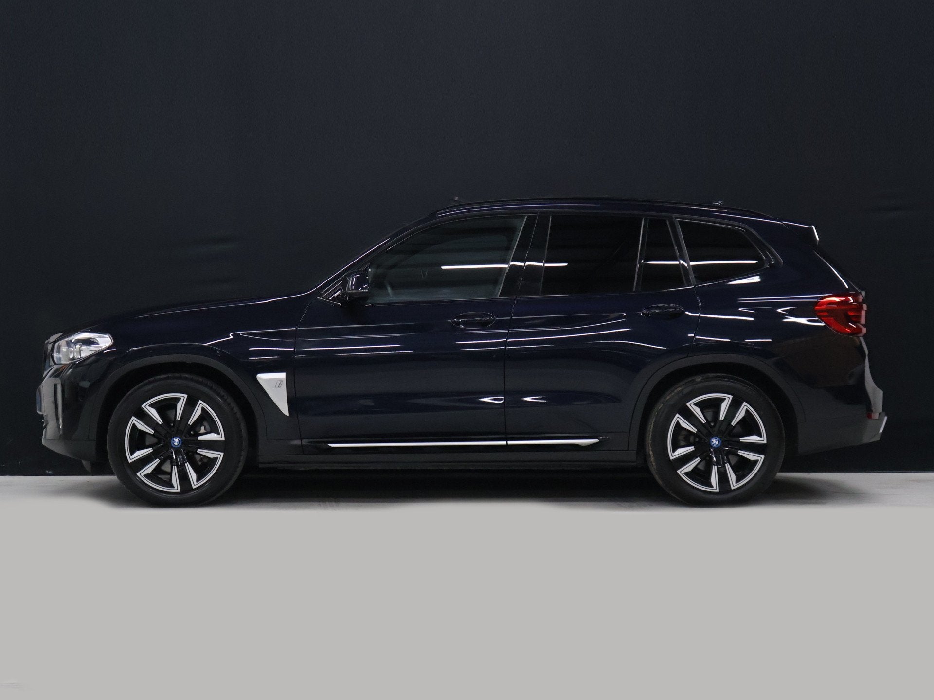 BMW iX3 High Executive 80 kWh [SOH 94%, PANO, ACC, APPLE CAR, Automaat, Achterwielaandrijving, Gebruikt, Zwart