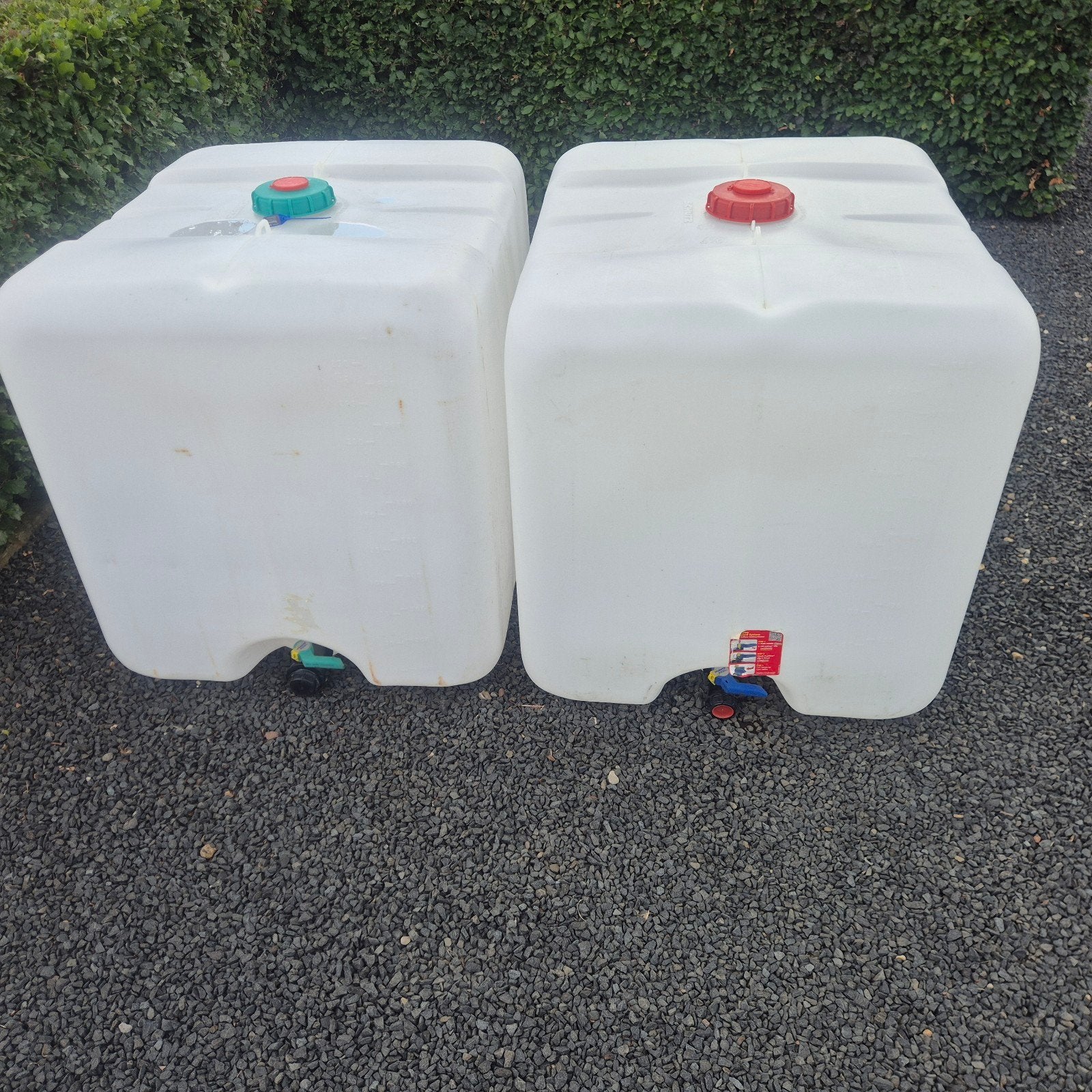 Gratis 2 IBC vaten watervaten. Nieuwstaat, Tuin en Terras, Regentonnen, Ophalen, Kunststof, Met kraantje, 150 liter of meer