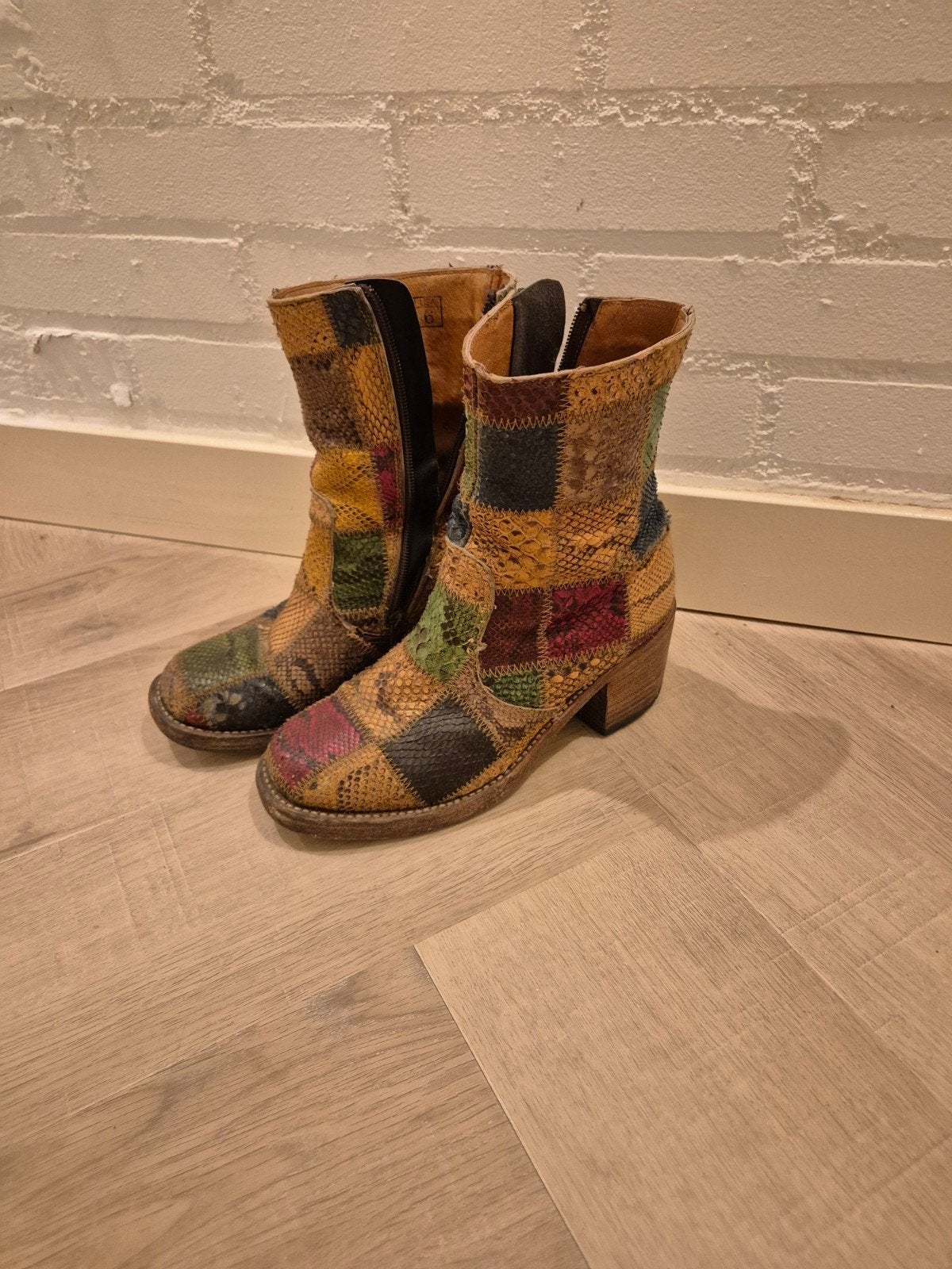 Patchwork Enkellaarzen  Sendra maat 39  Uniek en Kleurrijk, Ophalen of Verzenden, Gedragen, Overige kleuren, Lage of Enkellaarzen