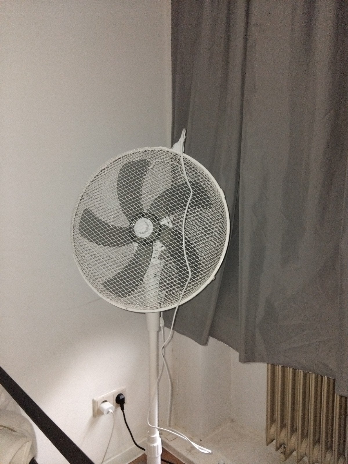 Kinzo Witte statiefventilator van Action - Zo goed als nieuw, Witgoed en Apparatuur, Ophalen, Ventilator met afstandsbediening