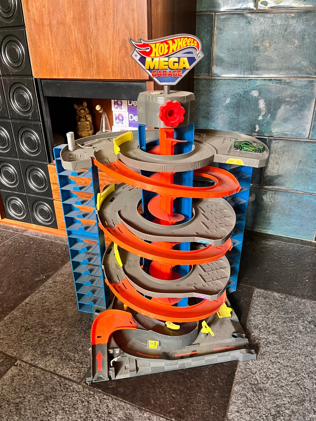 Nieuw: Hot Wheels City Mega Garage speelset, Kinderen en Baby's, Ophalen, Zo goed als nieuw, Handmatig, Hot Wheels