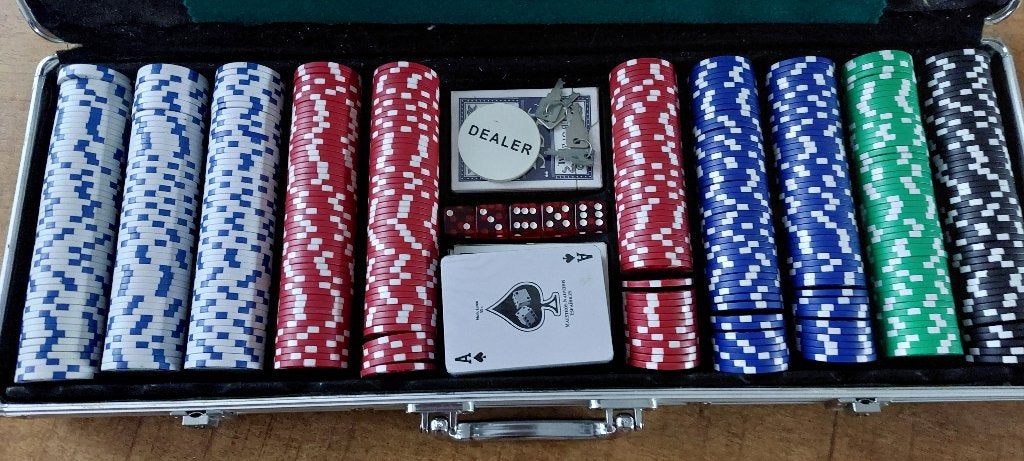 Pokerset zo goed als nieuw, Vijf spelers of meer, Ophalen, Zo goed als nieuw