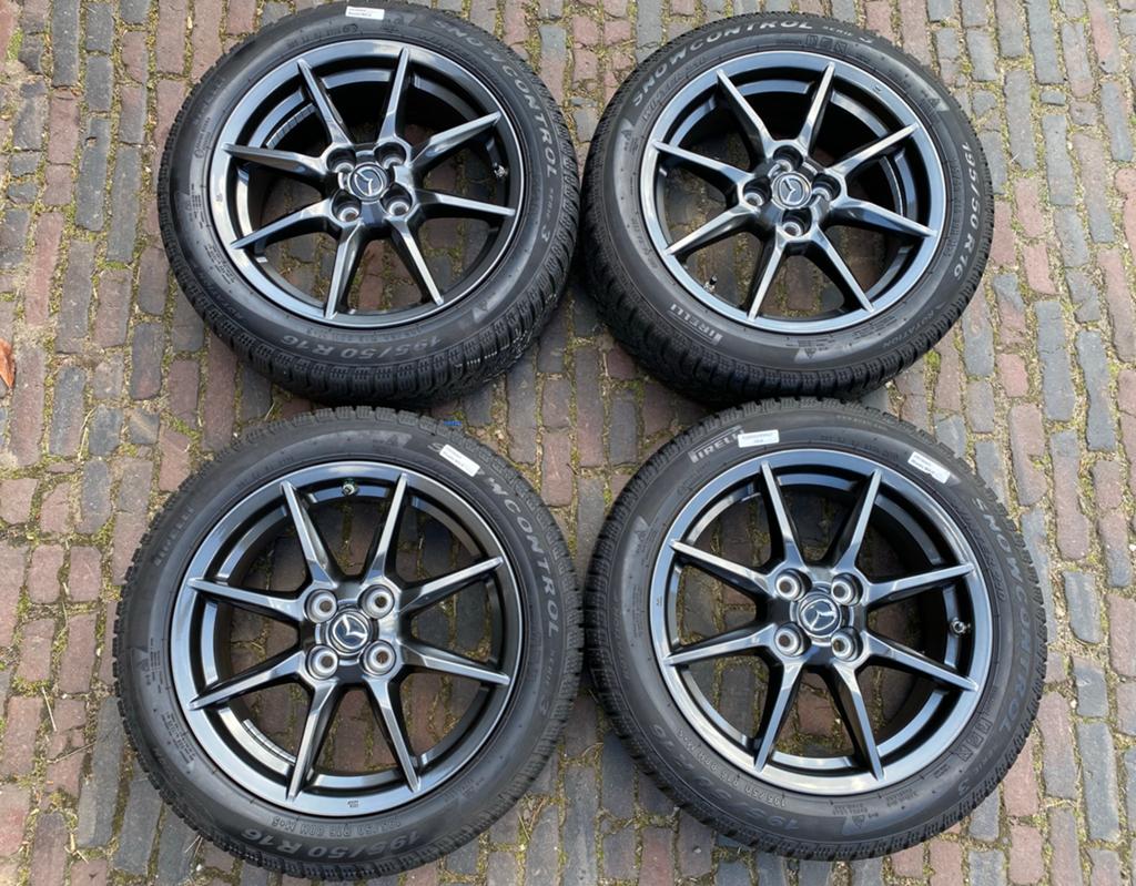 ALS NIEUWE 16” Mazda MX-5 velgen 195/50R16 winterbanden 8mm, Auto-onderdelen, Banden en Velgen, 16 inch, Banden en Velgen, 195 mm