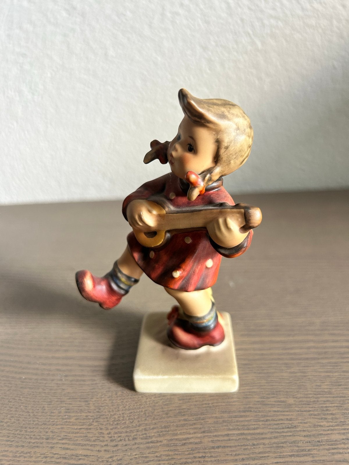 Hummel beeldje meisje met gitaar, Ophalen, Zo goed als nieuw, Hummel