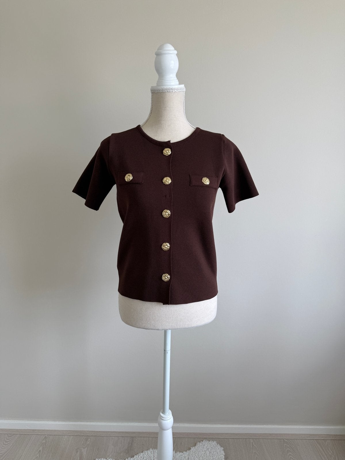 By Clara Paris Bruine Top met Gouden Roosknopen, Bruin, Nieuw, Ophalen of Verzenden, Korte mouw