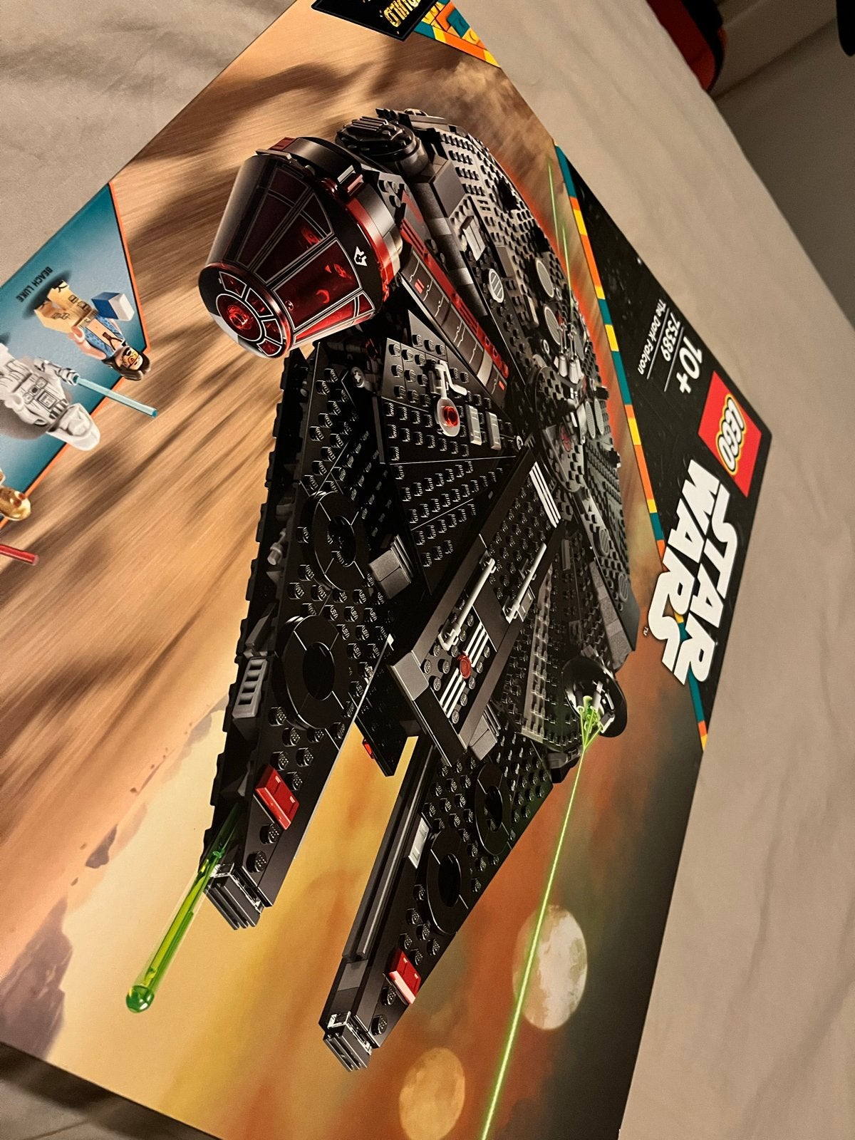 Foto 4 van LEGO Star Wars 75389 The Dark Falcon - Nieuw in doos