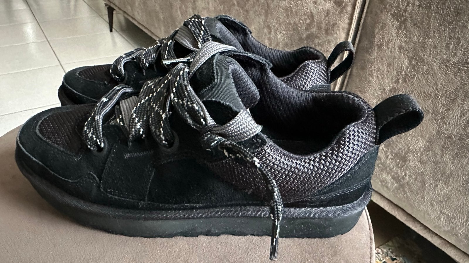 Ugg Lo Lowmel sneakers zwart maat 39, Kleding | Dames, Schoenen, Ophalen, Zo goed als nieuw, Zwart, Sneakers of Gympen