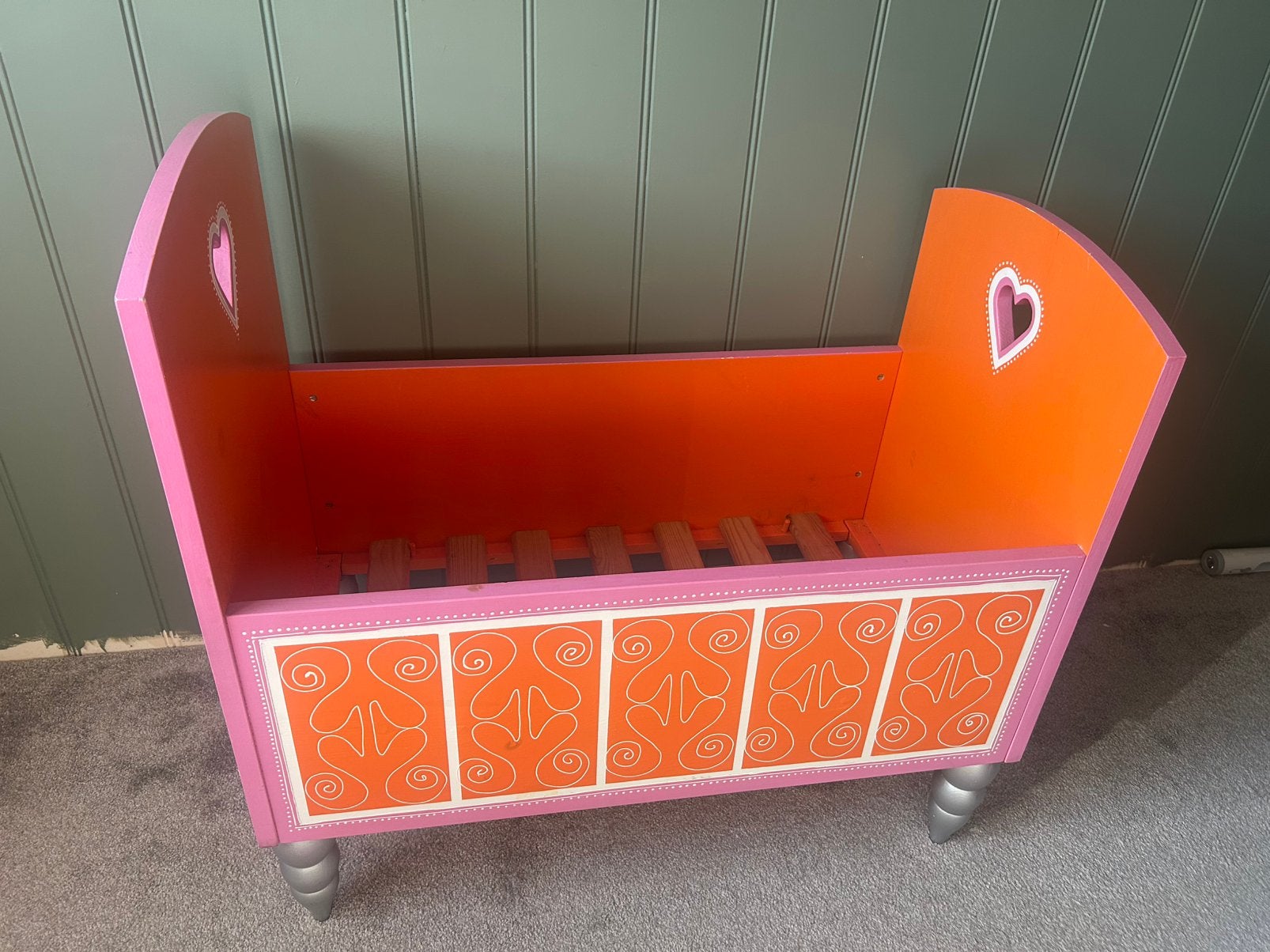 Schattig roze/oranje babywiegje/ledikantje, Kinderen en Baby's, Babywiegjes en Ledikanten, Ophalen, Zo goed als nieuw, Ledikant