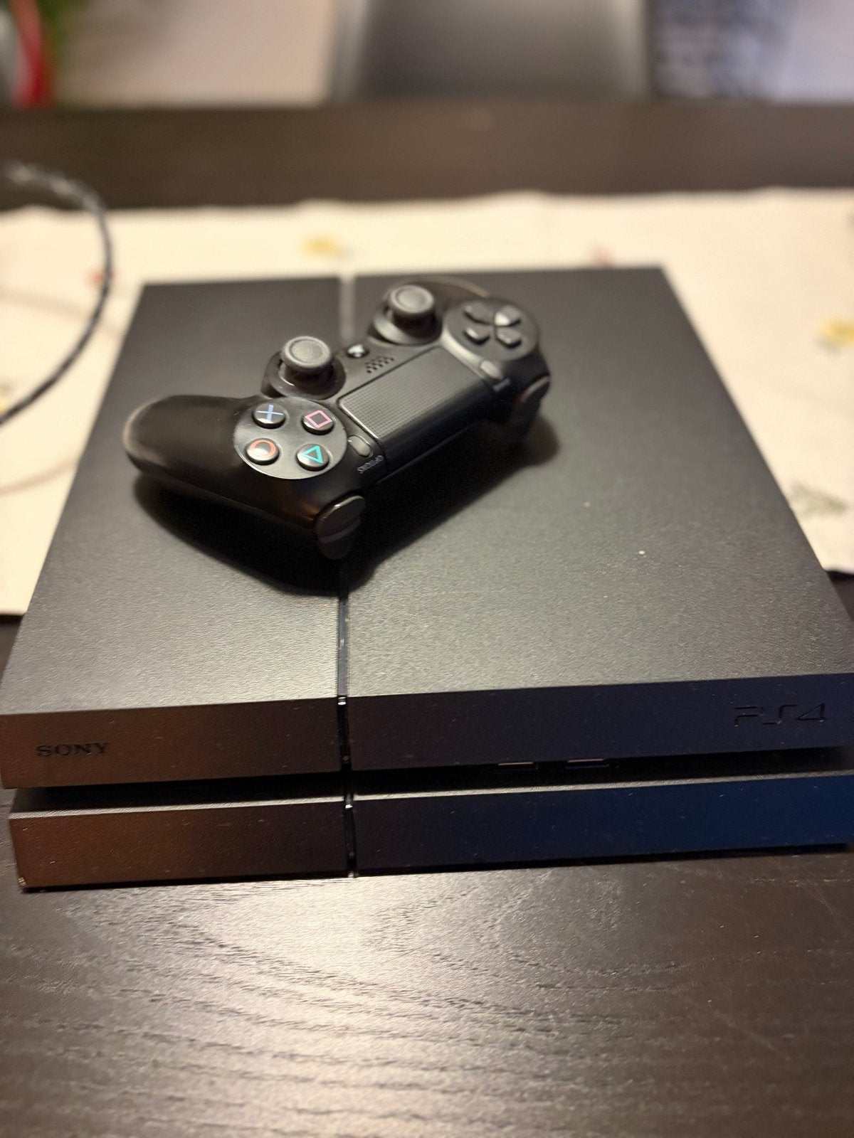 PlayStation 4 met spellen en HDMI kabel