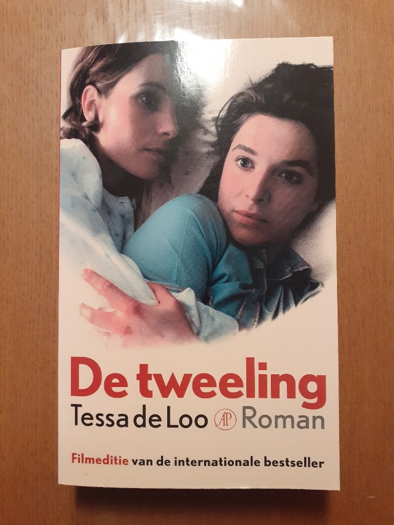 De tweeling - Tessa de Loo, Ophalen of Verzenden, Tweede Wereldoorlog, Zo goed als nieuw, Algemeen