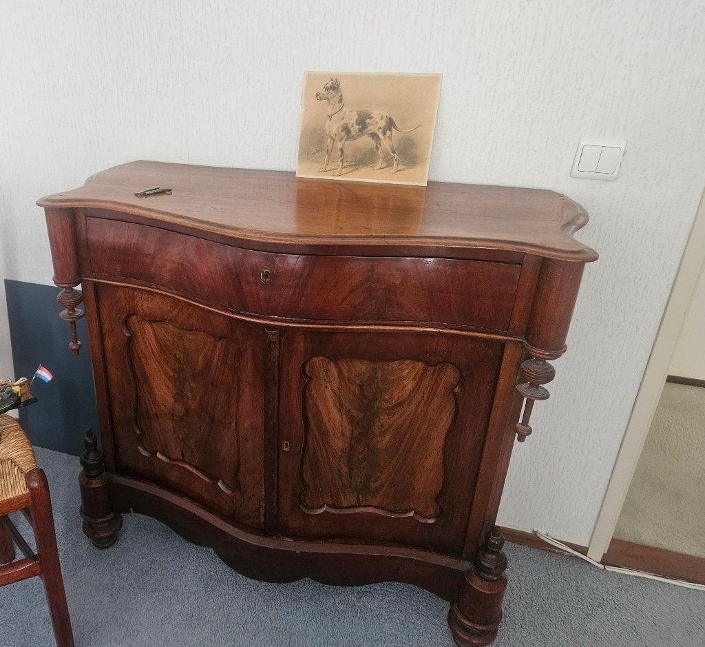 Antieke meidenkast, Ophalen