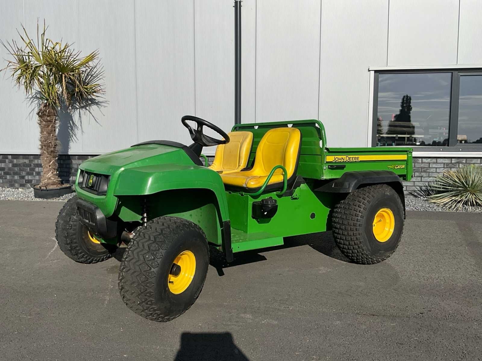 John Deere Gator 4x2