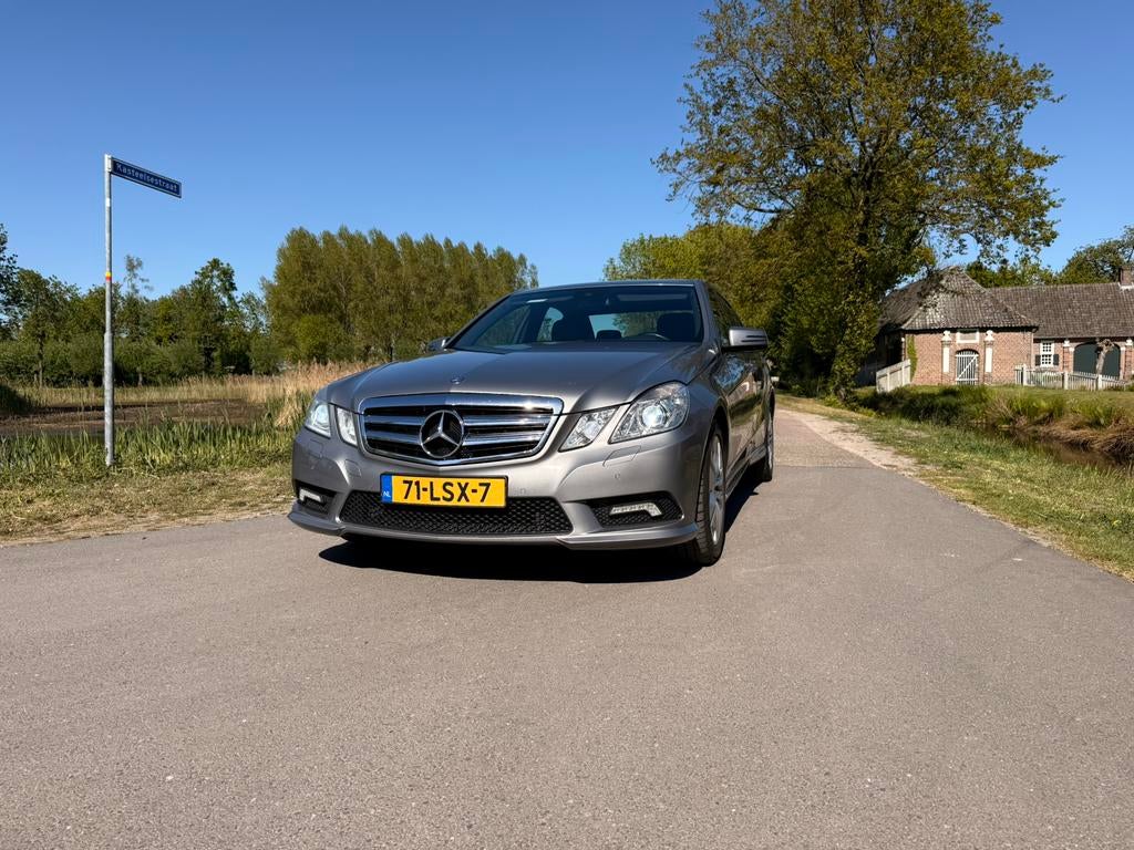 Mercedes-Benz E-Klasse W212 E500 5.5 v8 388pk AMG-line, Auto's, Automaat, Automatische klimaatregeling, Leder, Particulier