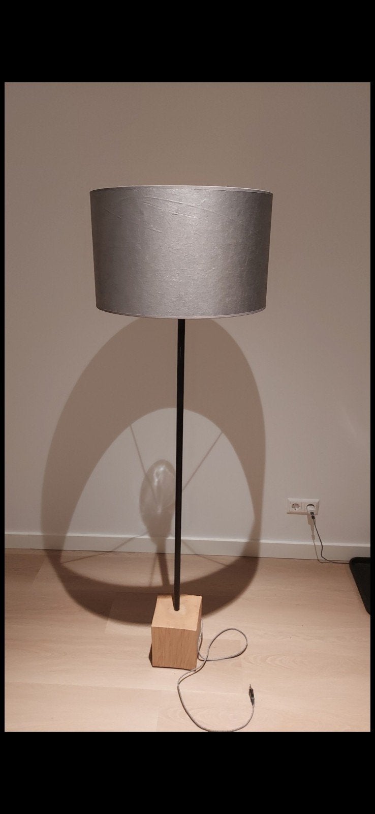 stijlvolle staande lamp, Huis en Inrichting, Grijs, Ophalen, Zo goed als nieuw, Modern