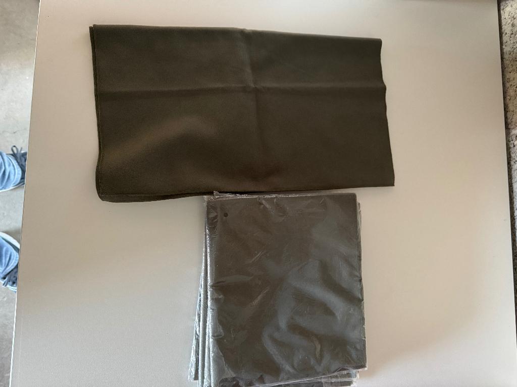 6x Sneldrogende militaire microvezel handdoek + 1x gewone., Ophalen of Verzenden, Marine, Nederland, Overige typen