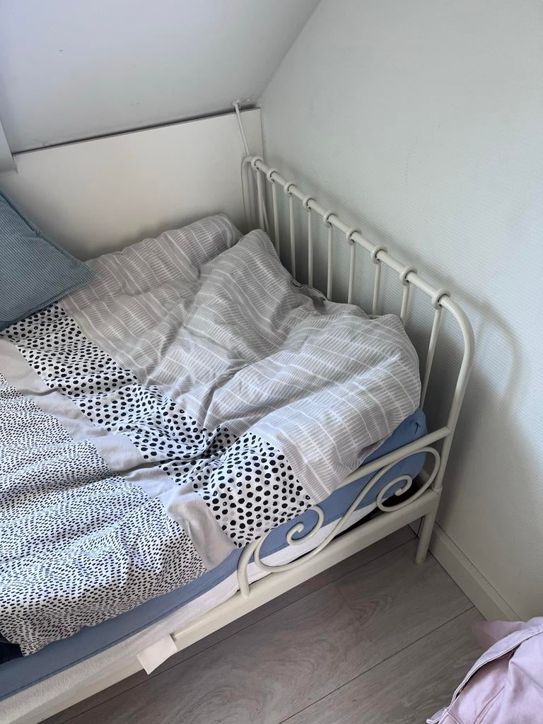 Uitschuifbaar bed met matras ( oude  IKEA MINNEN), Ophalen, Eenpersoons, Wit, 80 cm