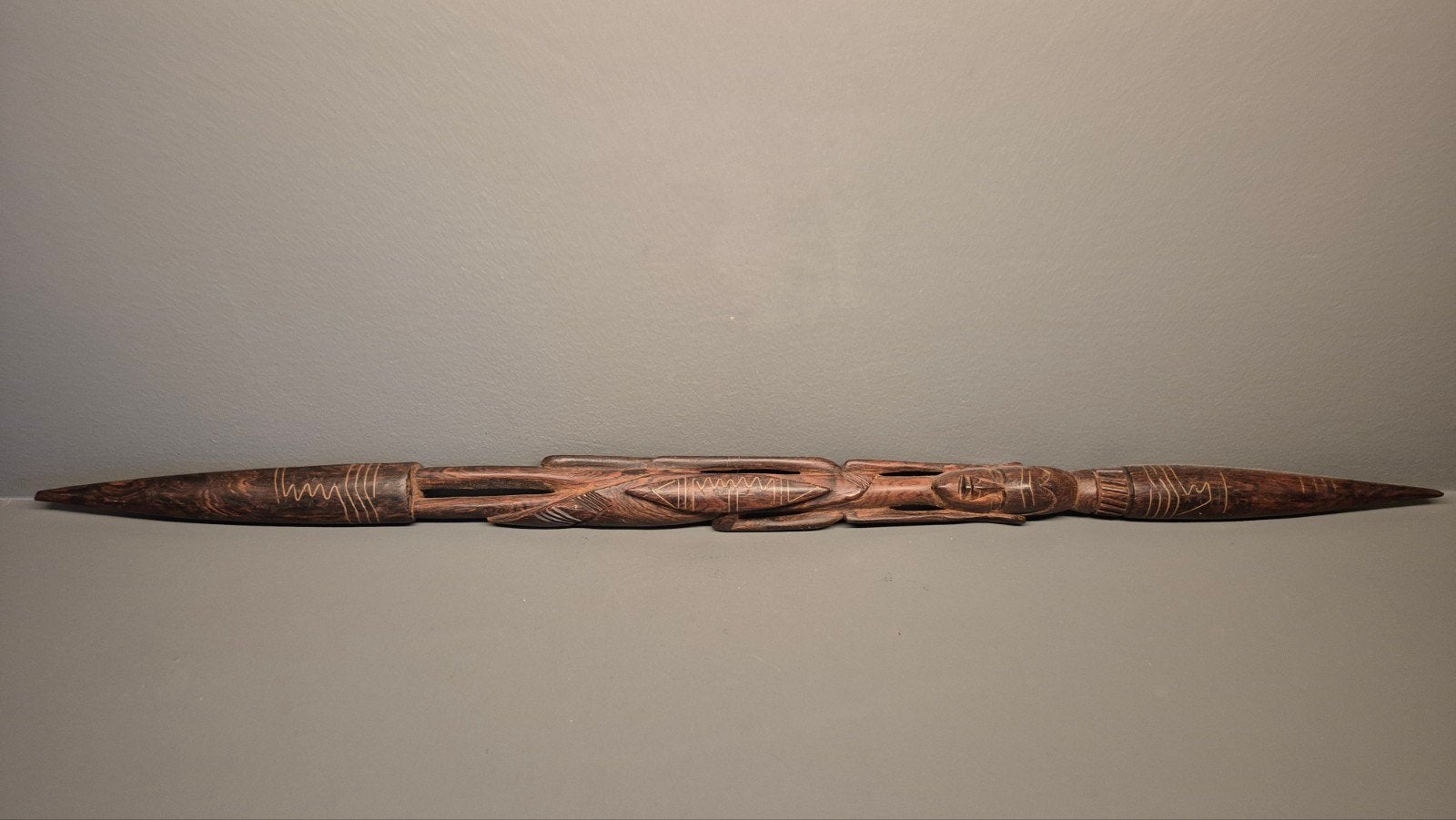 Rituele staf met ingelegd koperdraad, 75 cm, Handgemaakt, Bruin, Ophalen of Verzenden, Ritueel object