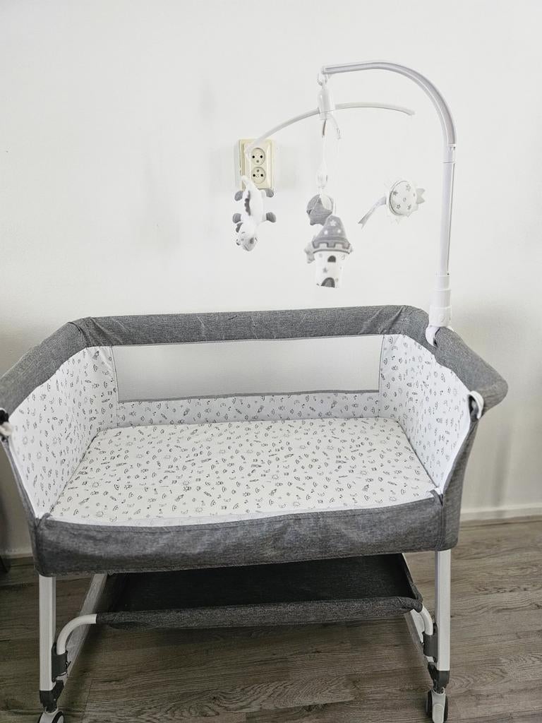Baby wieg/co-sleeper met mobiel en muskietennet, Ophalen of Verzenden, Zo goed als nieuw, Wieg