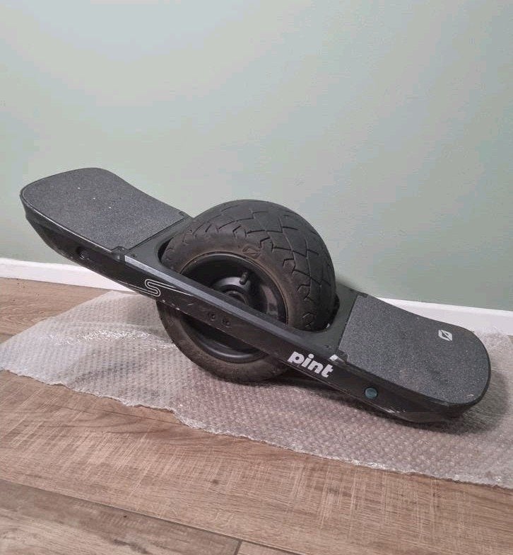 Onewheel pint s - Maar 200km gereden en in goede staat, Sport en Fitness, Ophalen, Zo goed als nieuw