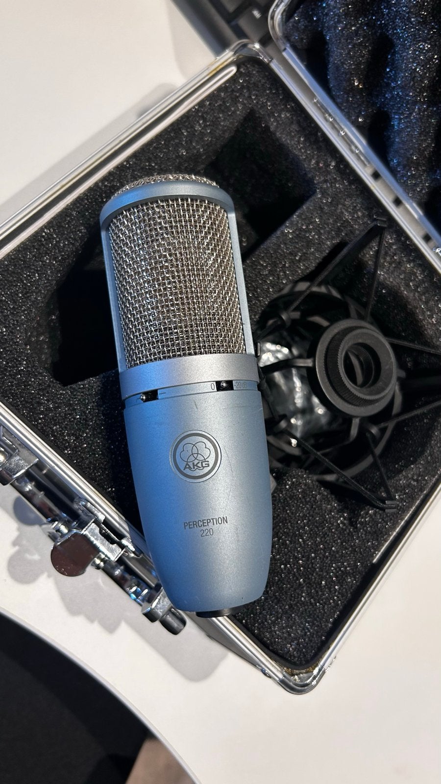 AKG Perception P220 condensator studiomicrofoon, Verzenden, Zo goed als nieuw, Studiomicrofoon