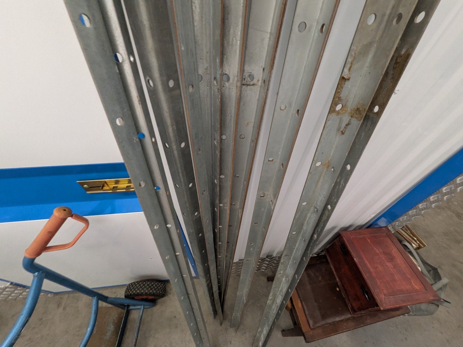 Modulair stalen kast systeem - 10 staanders, 28 planken, Ophalen of Verzenden