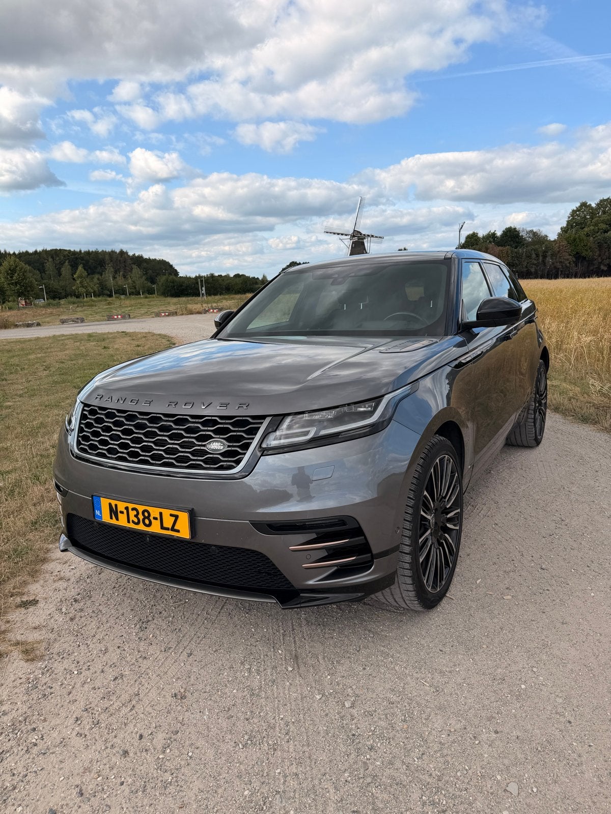 Land Rover Range Rover Velar 2.0 250pk AWD AUT 2018 Grijs, Auto's, Land Rover, Zwart, 4 cilinders, Range Rover Velar, 120 €/maand