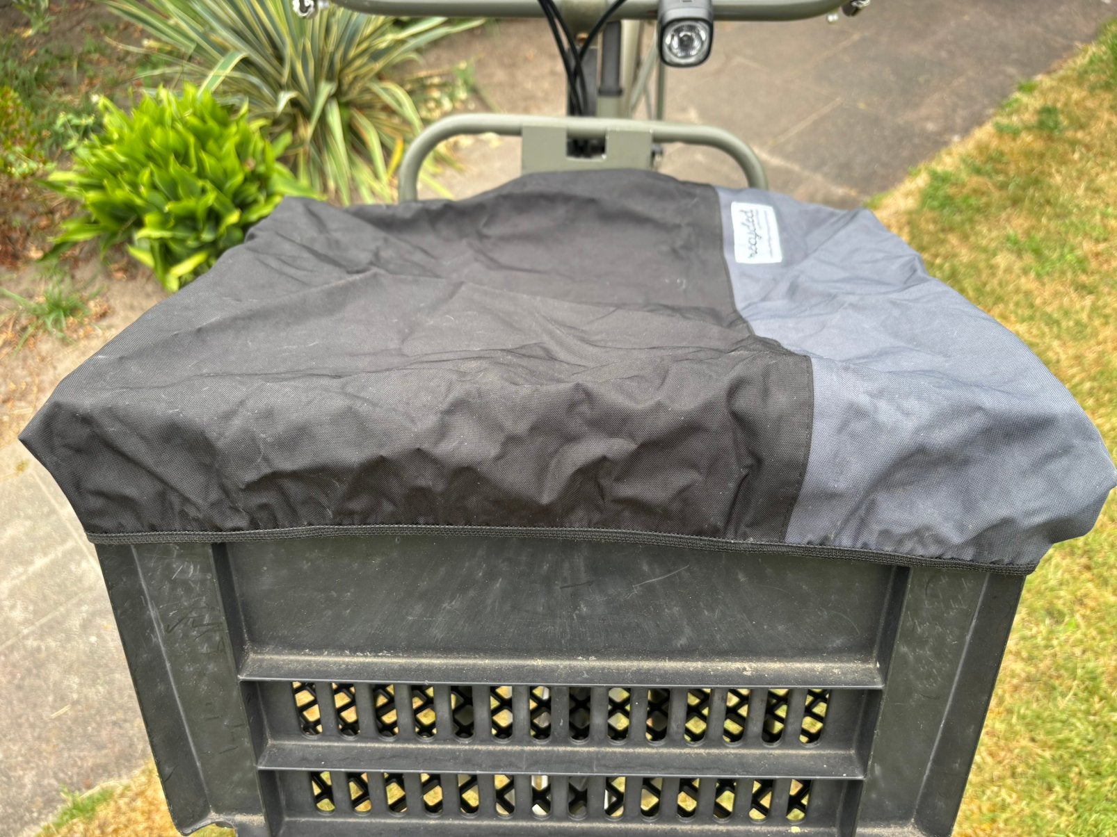 Hoes, regenhoes voor fietskratje, Urban proof, Ophalen of Verzenden, Zo goed als nieuw