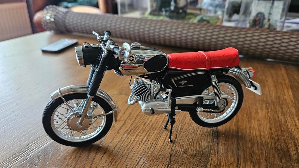 4 keer Zündapp Schucco schaal 1:10, Ophalen of Verzenden, Zo goed als nieuw