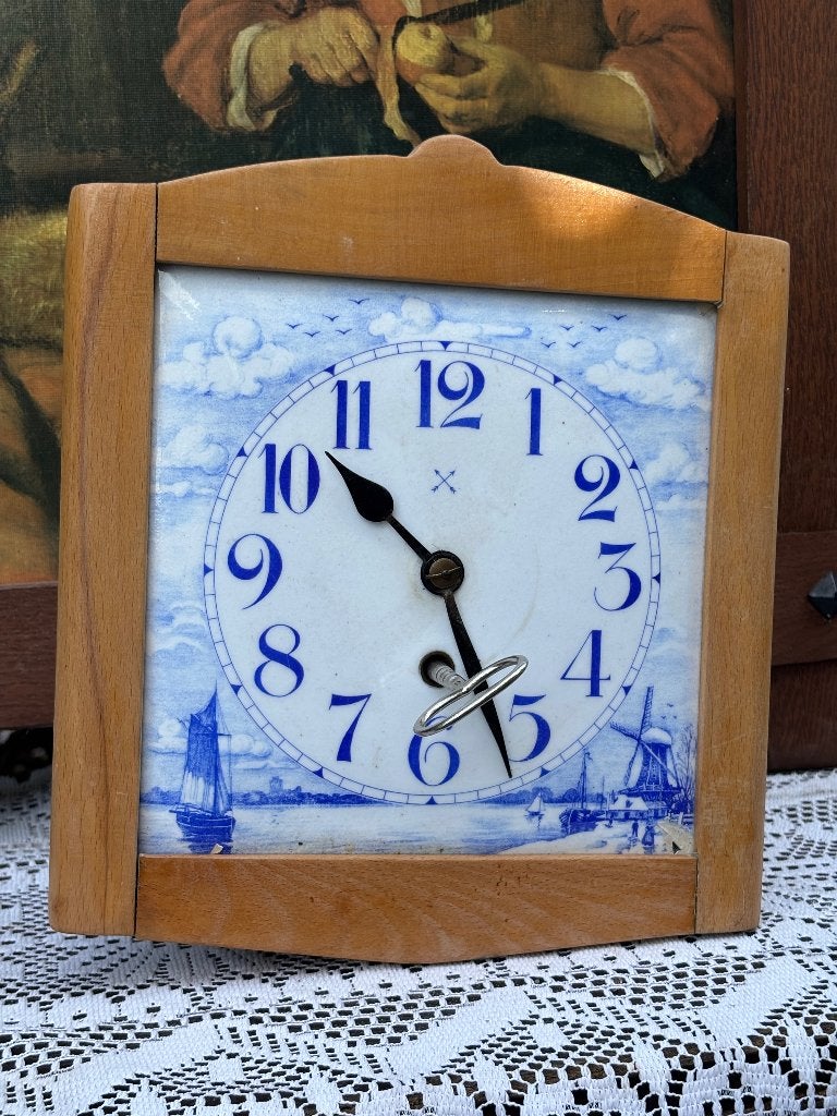 Vintage antieke blauw witte wandklok boot molen hout, Ophalen of Verzenden