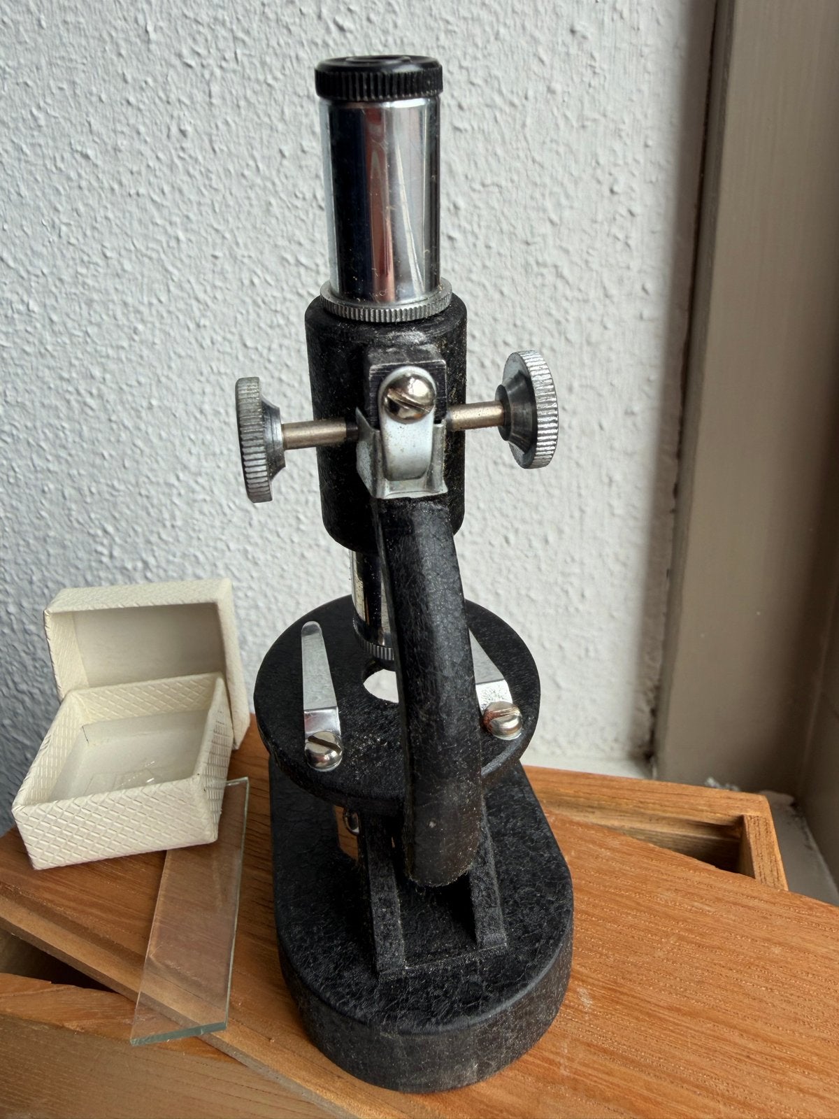 Vintage HOC 150X Microscoop in Houten Kistje, Ophalen of Verzenden, Gebruikt, Minder dan 400x, Biologische microscoop