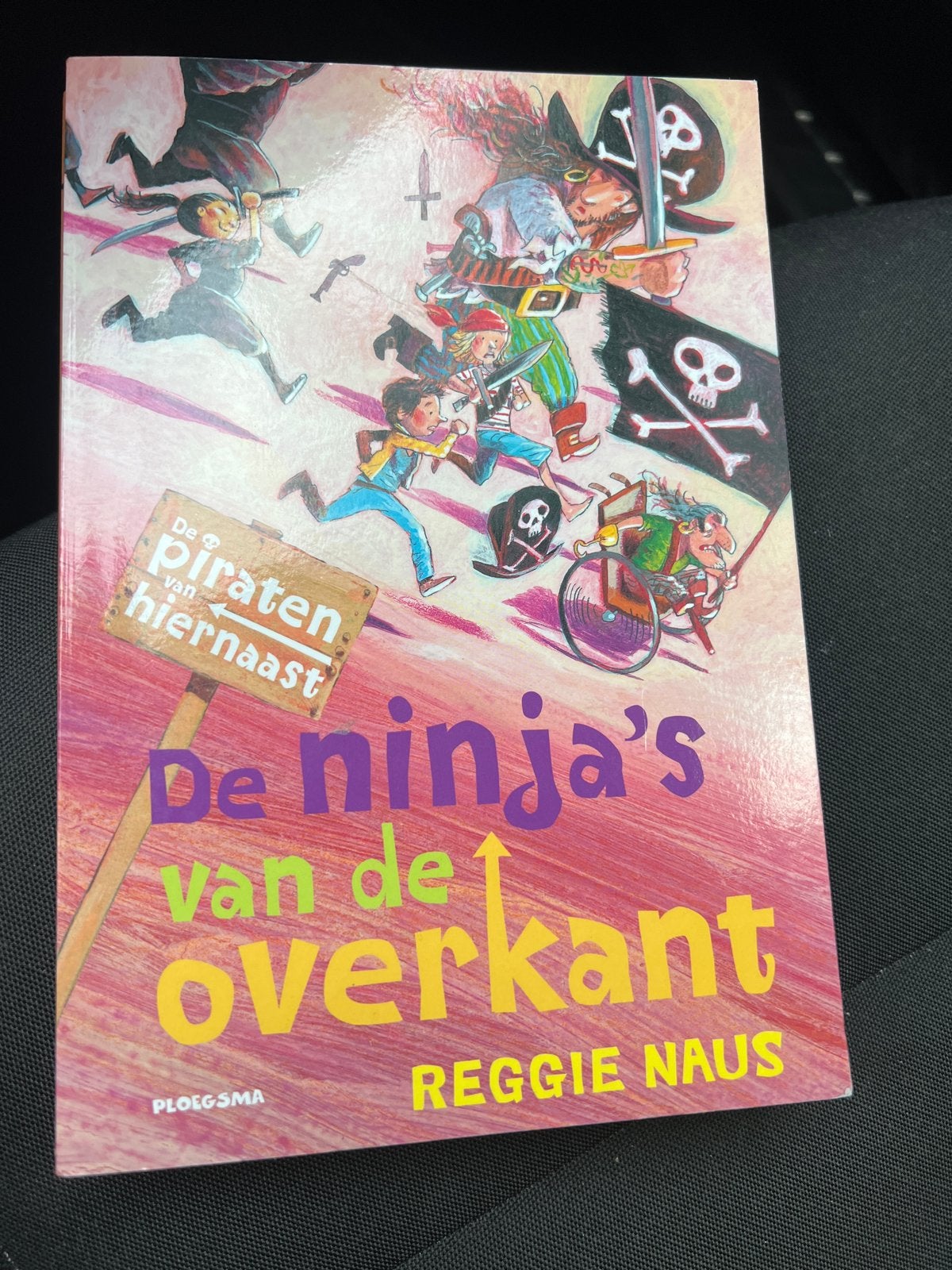 De ninja's van de overkant - Reggie Naus, Ophalen of Verzenden, Zo goed als nieuw, Fictie algemeen