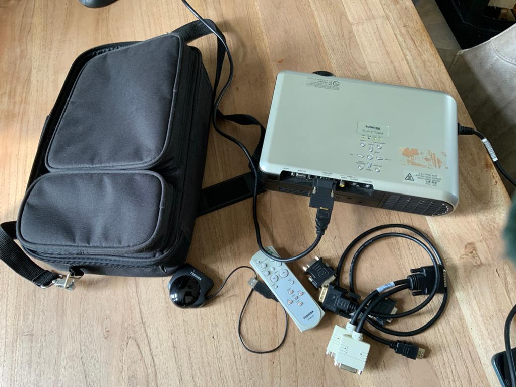 Beamer “Thosiba”, Audio, Tv en Foto, Dvd-spelers, Ophalen of Verzenden, Zo goed als nieuw, Overige merken