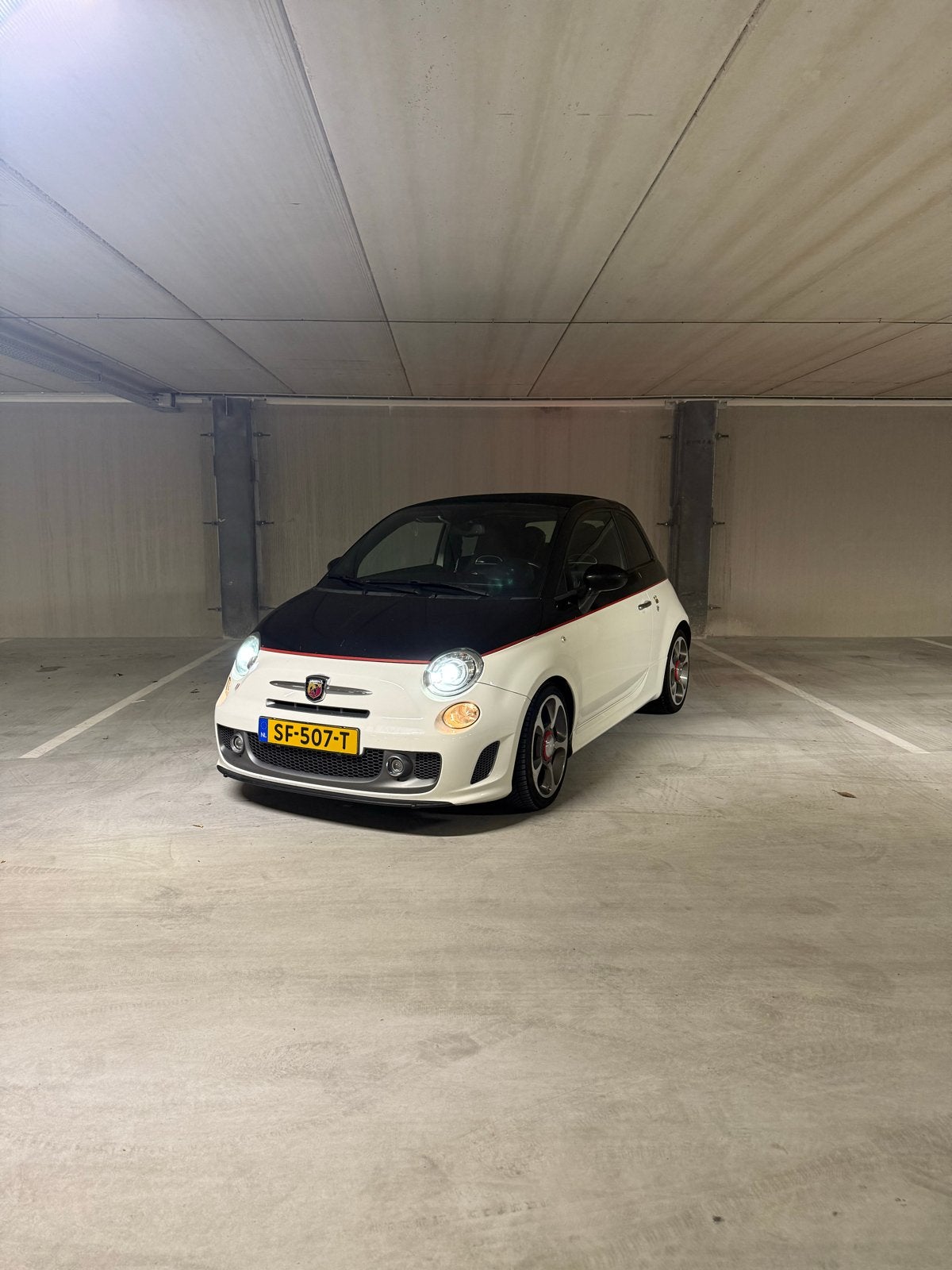 Fiat 500 1.4 T-jet Abarth C 118KW AUT 2014 Wit, Auto's, Zwart, 4 cilinders, Leder, 1368 cc