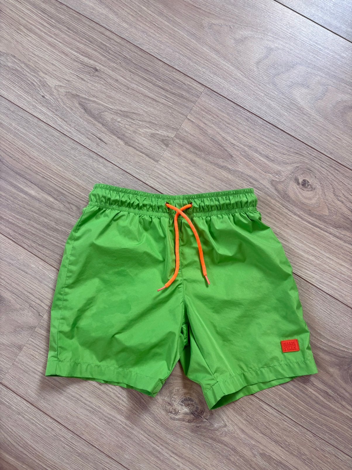 Groene Orange Stars zwembroek - maat 122, Kinderen en Baby's, Kinderkleding | Kinder-zwemkleding, Zo goed als nieuw, Zwembroek