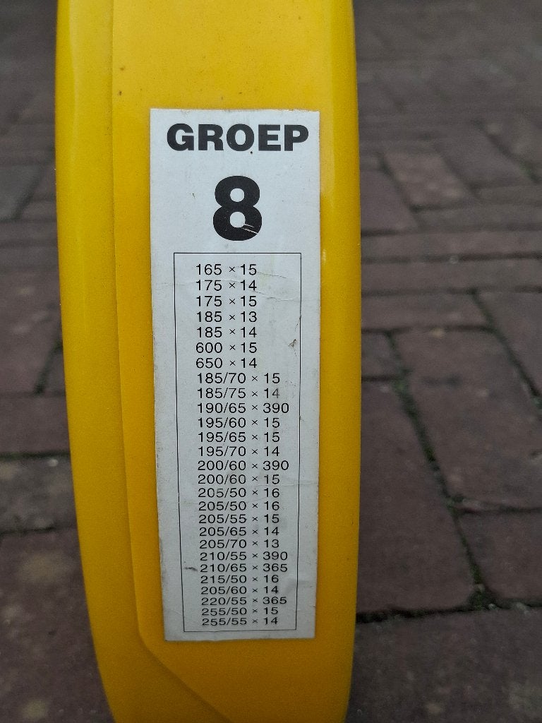 sneeuwkettingen groep 8, Ophalen, Zo goed als nieuw