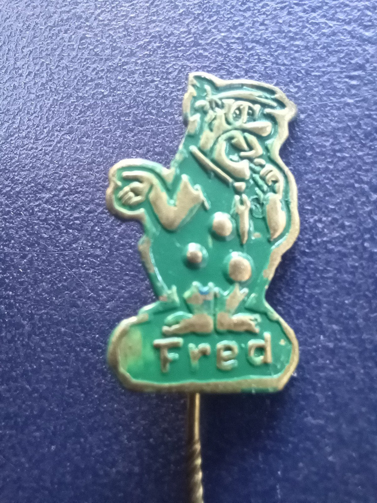 Speldje Fred (groen) Flintstones, Ophalen of Verzenden, Gebruikt, Overige onderwerpen, Speldje of Pin