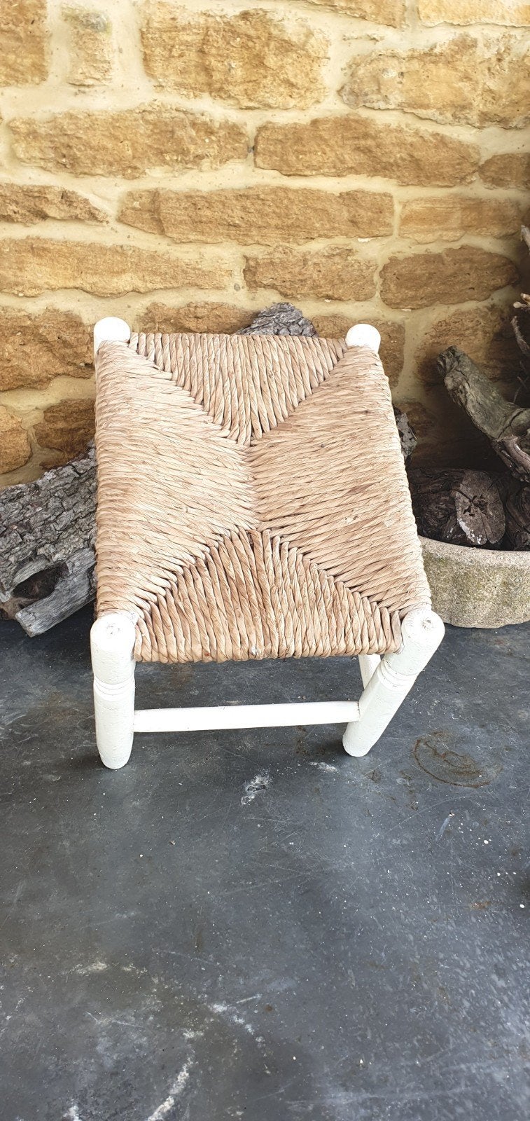 Frans brocante krukje met biezen zitting, Minder dan 50 cm, Gebruikt, Brocante landelijk, Ophalen of Verzenden