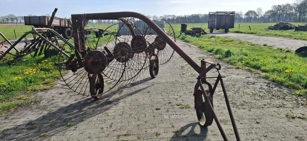 Antieke hark - Decoratieve landbouwmachine, Antiek en Kunst, Ophalen of Verzenden