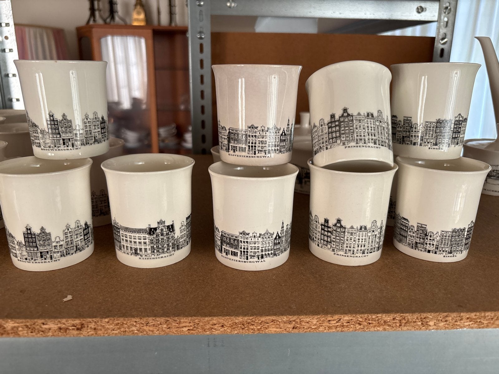 Amsterdam grachtenpanden bekers, Ophalen of Verzenden, Zo goed als nieuw, Overige stijlen, Kop(pen) en/of Schotel(s)