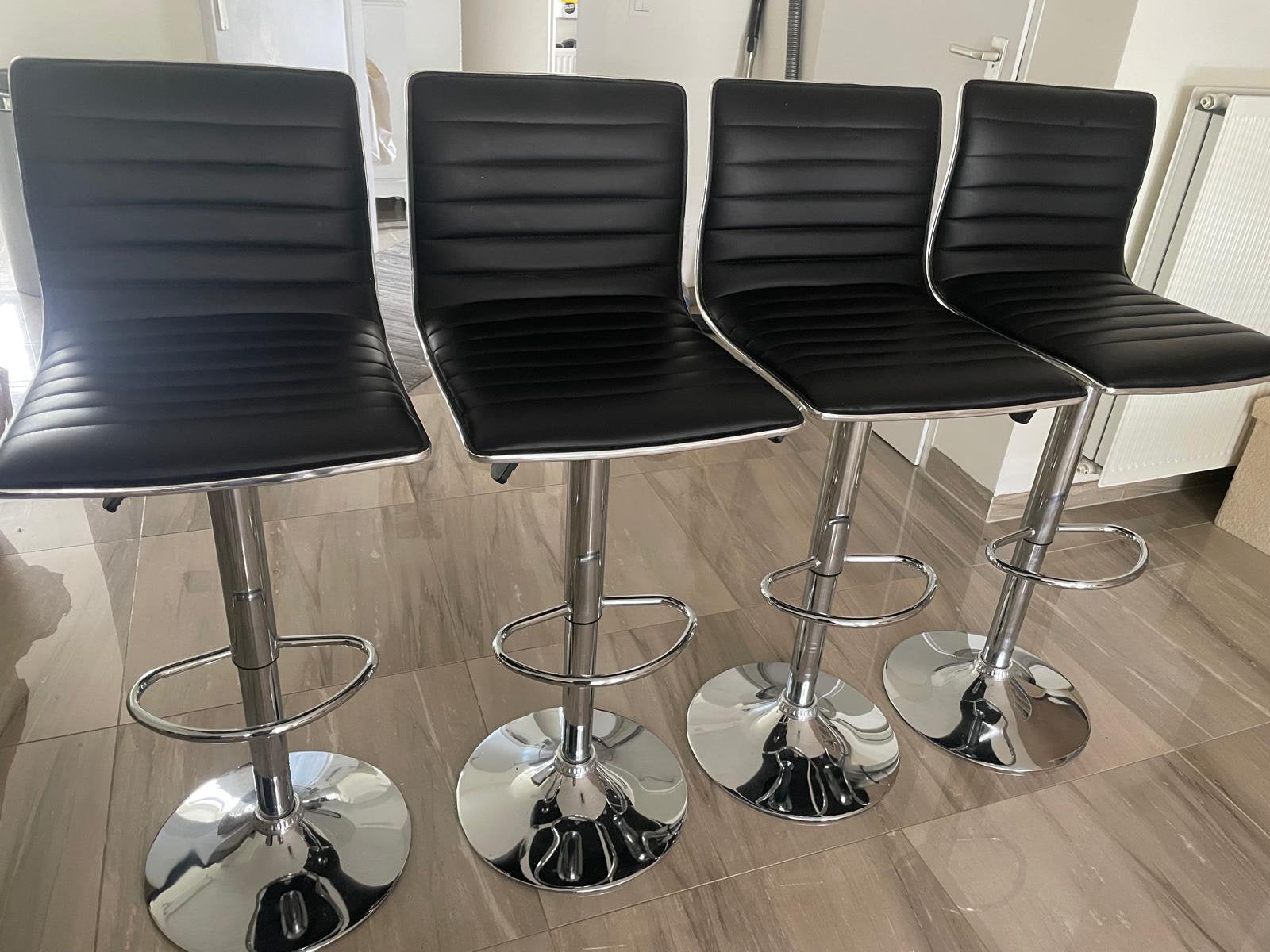 Barkrukken 4 stuks, 2 krukken, Ophalen, Zo goed als nieuw, 60 tot 90 cm