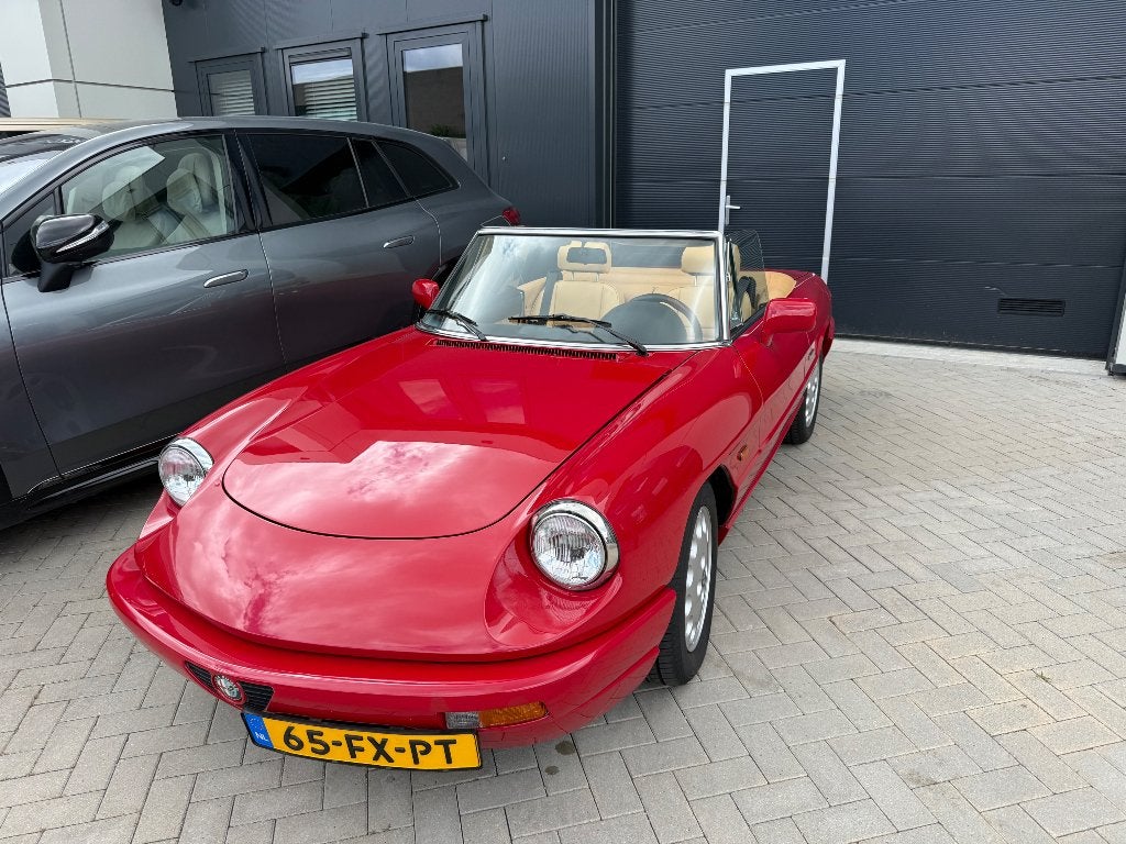 Alfa Romeo Spider 2.0 U9 1990 Rood
