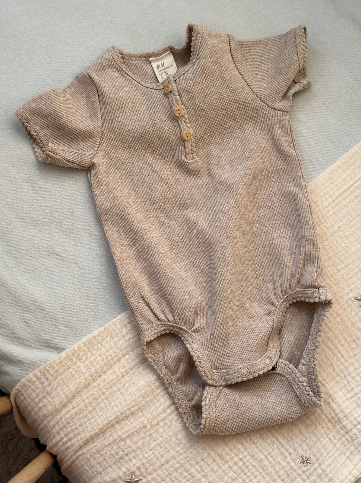 H&M Rib Body met Korte Mouwen - Beige (Maat 62), Ophalen of Verzenden, Zo goed als nieuw, Jongetje of Meisje