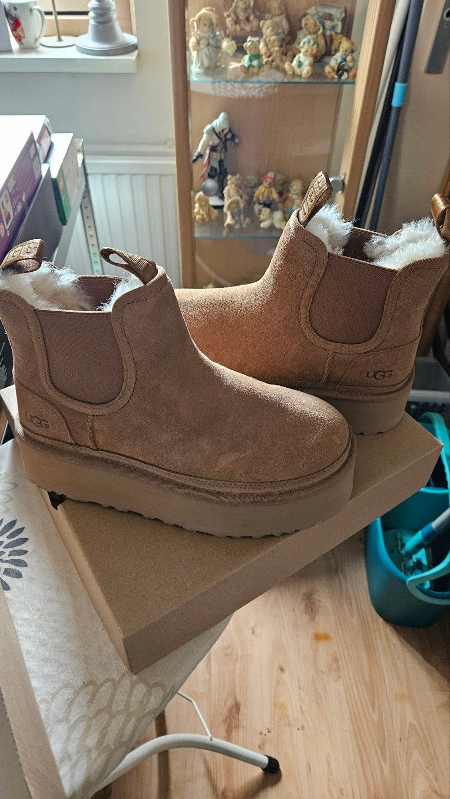 Uggs Neumel Platform Chelsea Laarzen - Maat 39, Ophalen, UGG, Bruin, Lage of Enkellaarzen