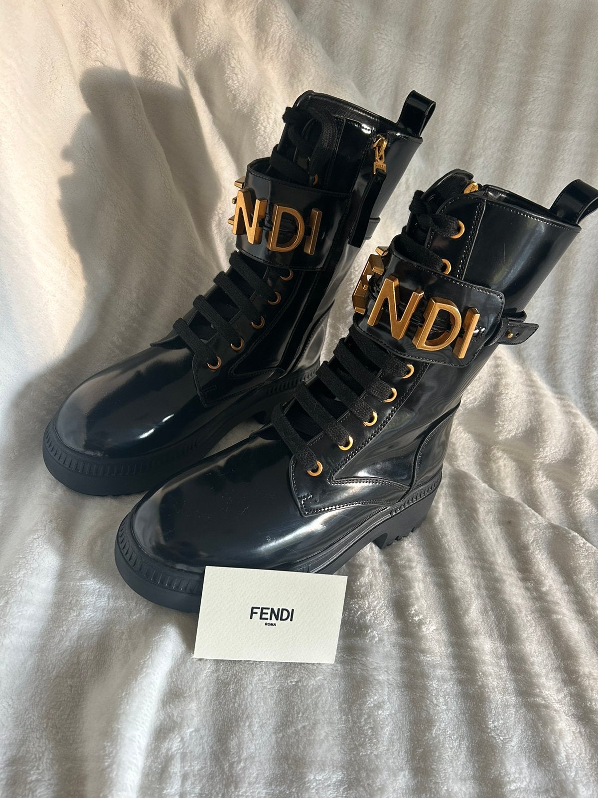 Fendi laarzen 37 nieuwe, Kinderen en Baby's, Ophalen of Verzenden, Zo goed als nieuw, Meisje, Laarzen