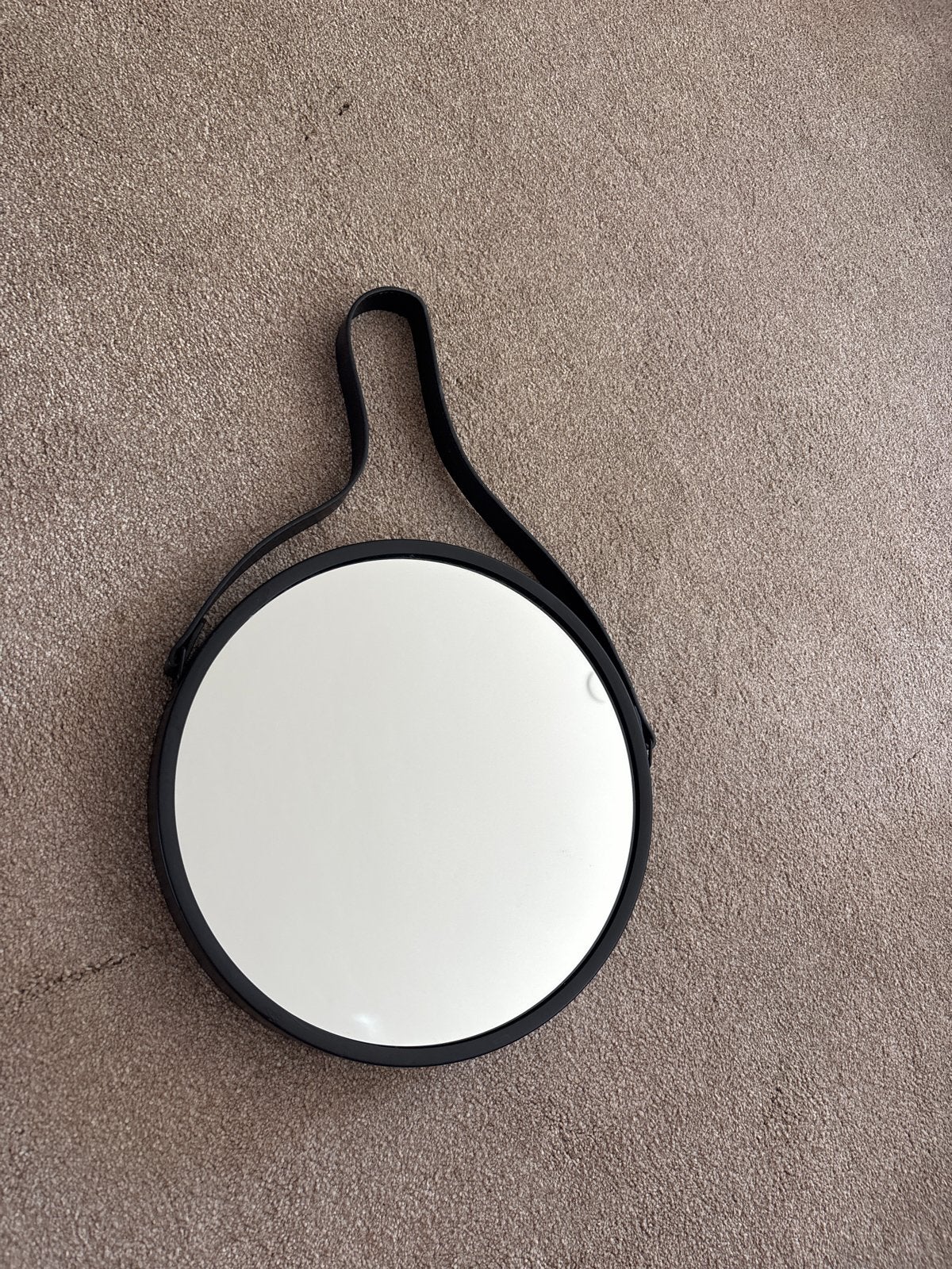 Ronde spiegel met leren band - Zwart, Ophalen, Minder dan 50 cm, Gebruikt, Rond
